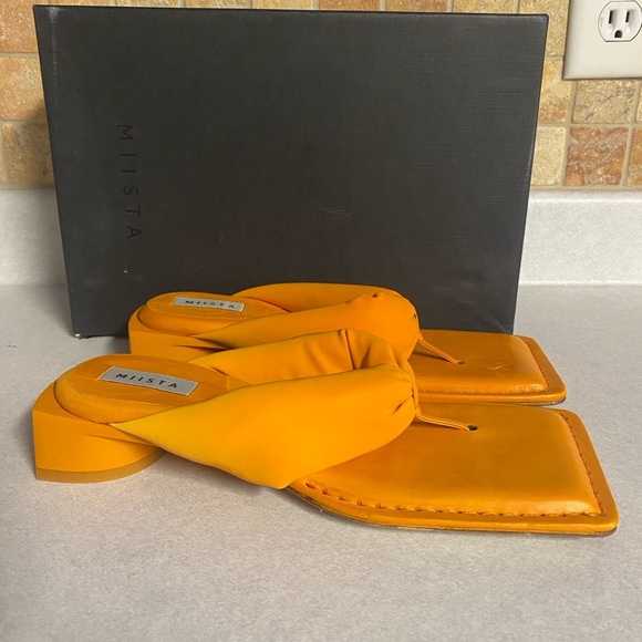 Miista
Women's Anais Reflective Sandals Yellow Orange‎ 6.5/37 - Picture 2 of 8